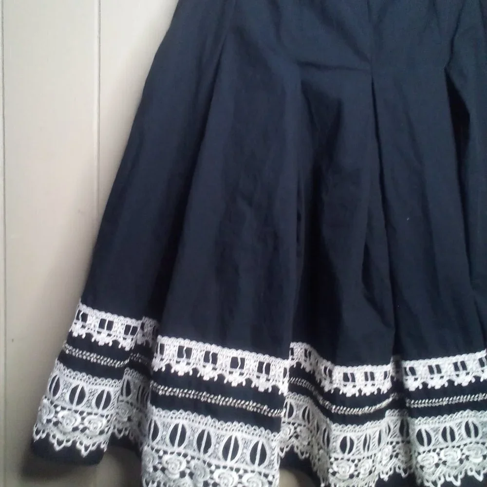 New York & Company Skirt 2 Black White Embroidery Cotton